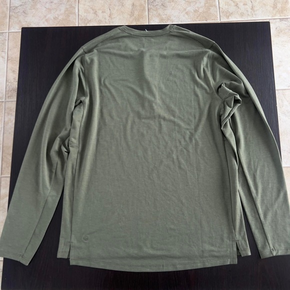 Lululemon Men’s Sage Green Heathered Long Sleeve Shirt Gorpcore Henley - Picture 3 of 5
